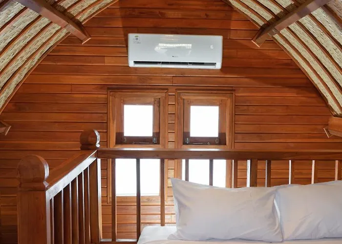 بيت للعطل Luh Adi 3, Modern Balinese Wooden House Close To *